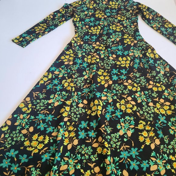 Vintage maxi dark floral dress with long sleeves. - Picture 10 of 12